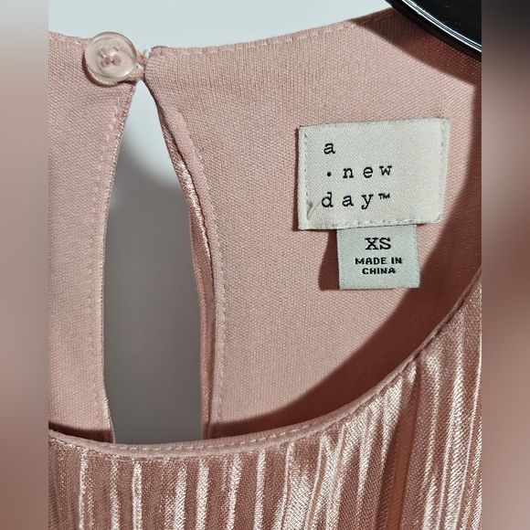 Light Pink Pleated Tank Top Size XS - Picture 4 of 10